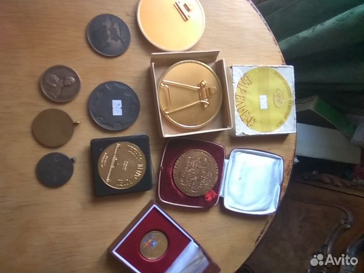 Настольная медаль плакетка барельеф