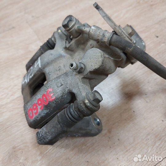 Суппорт тормозной задний правый Honda Accord 8