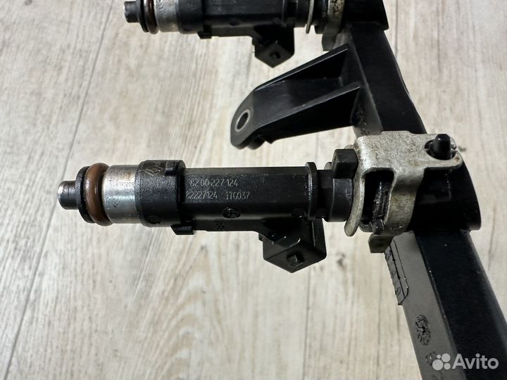 Топливная рампа Renault Logan 1