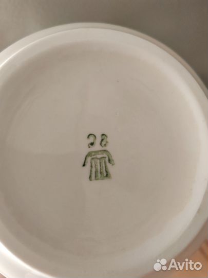 Заварочный чайник и сахарница