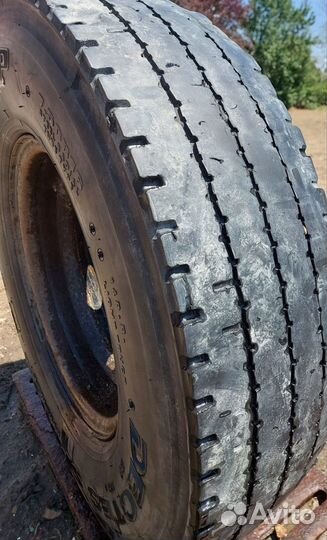 Шины с дисками для грузового автомобиля