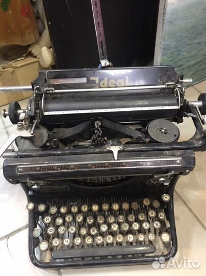 Старинная печатная машинка