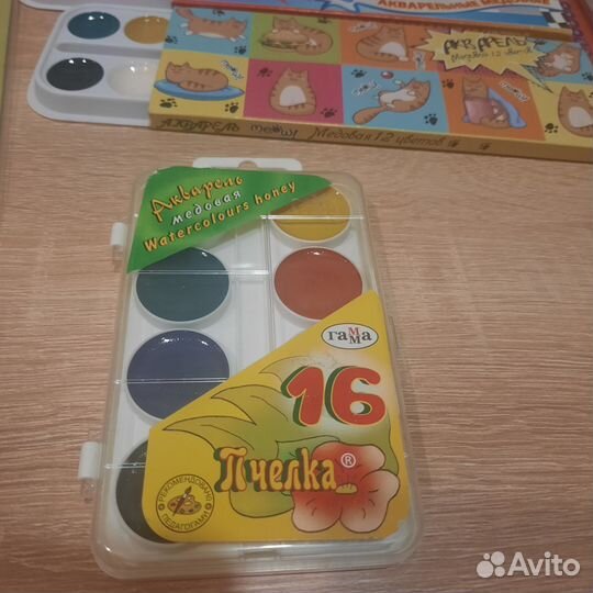 Акварельные краски, кисточки и альбом