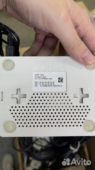 Маршрутизатор MikroTik hAP lite с 4х10/100 Мбит/с