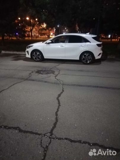 Водитель с личным легковым автомобилем