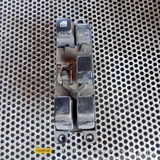 Блок управления стеклоподъемниками Nissan Sunny