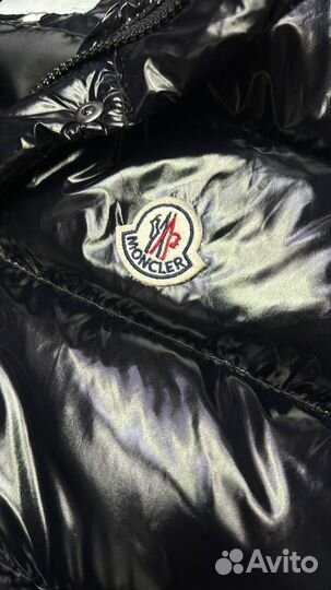 Жилетка Moncler глянцевая с капюшоном