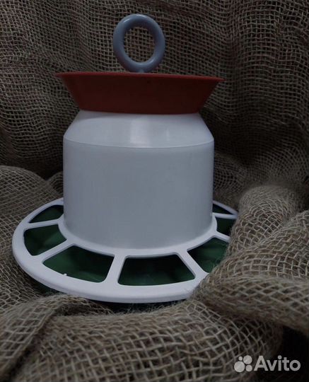 Поилки и кормушки для птиц