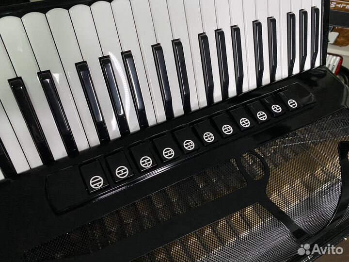 Аккордеон готово-выборный SVoytenko Accordions 4/4