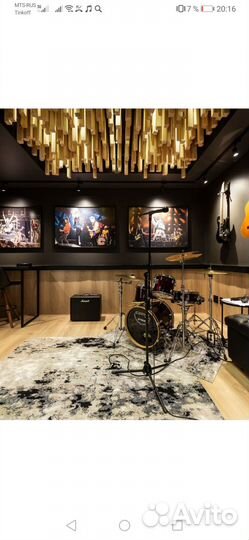 Урок игры на фортепиано для взрослых и детей