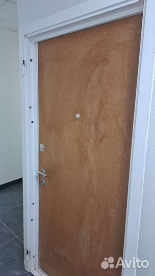 Дверь входная металлическая б.у