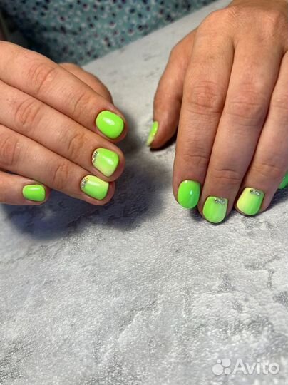 Модель на маникюр