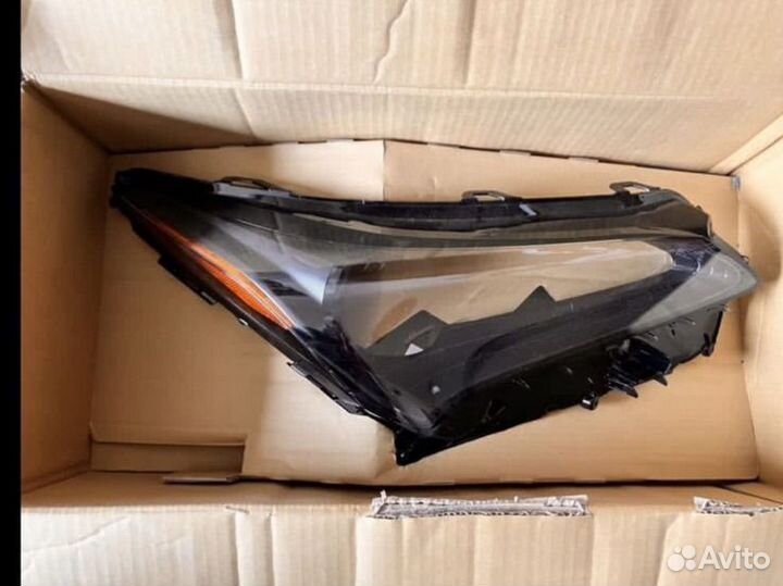 Стекло фары передней правой Lexus NX