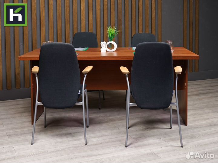 Офисный стол в переговорную бу