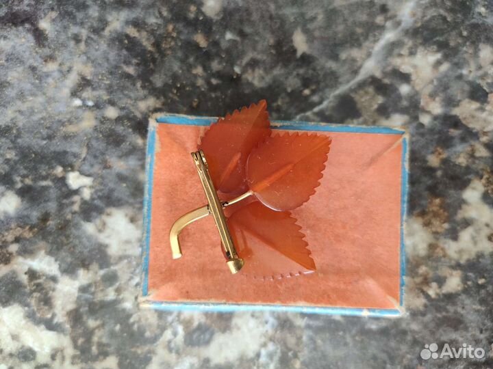 Брошь янтарная винтаж СССР