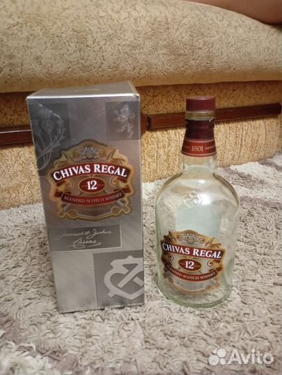 Бутылка и коробка Chivas Regal 12