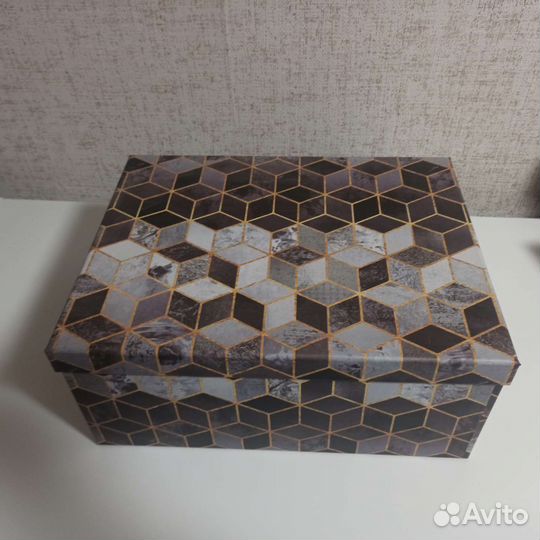 Графин с рюмками, стопки, колокольчик