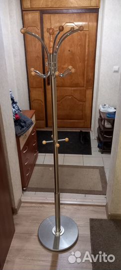 Вешало напольное для одежды