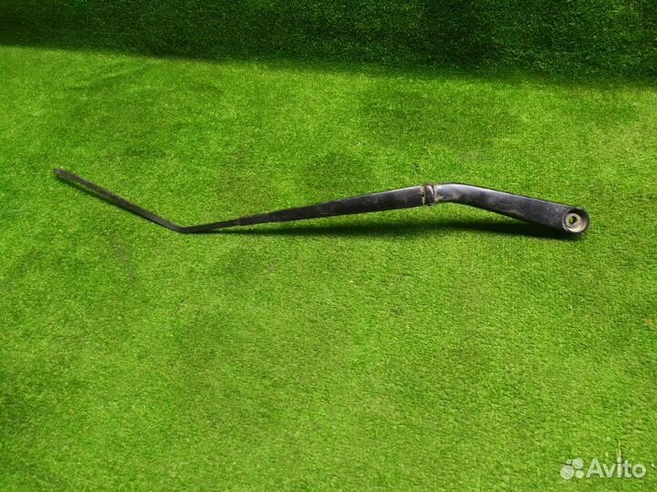 Поводок стеклоочистителя передний правый Nissan