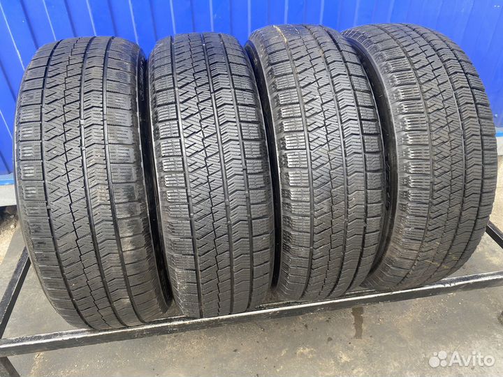 Bridgestone Blizzak VRX2 215/60 R17