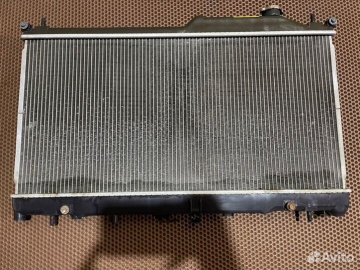 Радиатор охлаждения двигателя Subaru Forester 4
