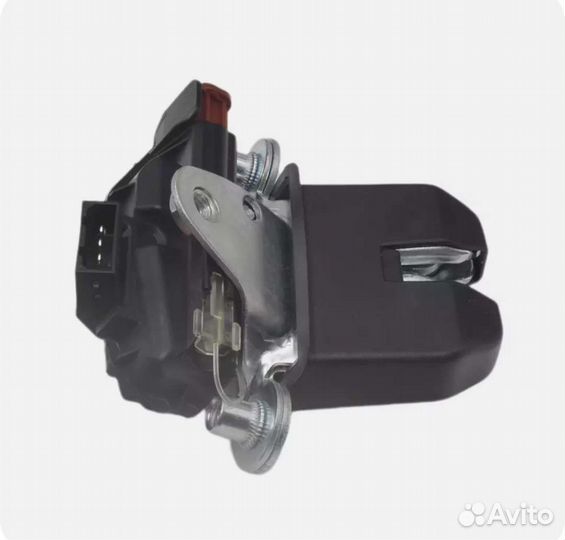 Замок багажника новый.Polo Sedan v