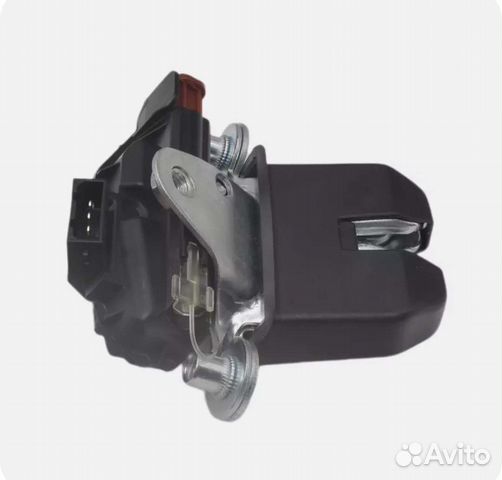 Замок багажника новый.Polo Sedan v