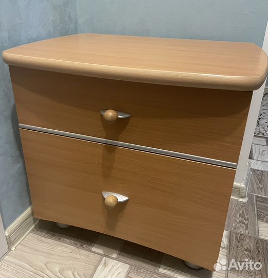Тумба прикроватная