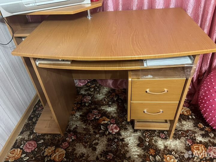 Компьютерный стол