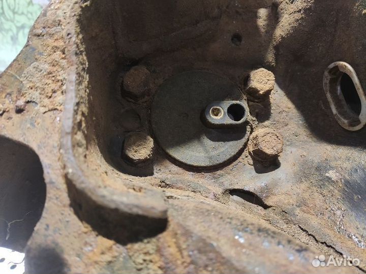 Кулак задний левый Mitsubishi Lancer