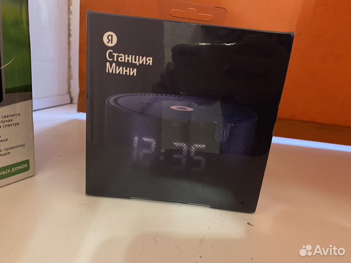Продам яндекс.станцию мини с часами