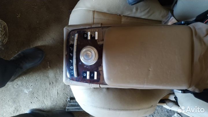 Подлокотник задний Mecedes w221