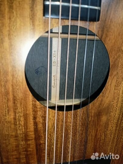 Акустическая гитара