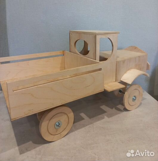 Деревянная машинка