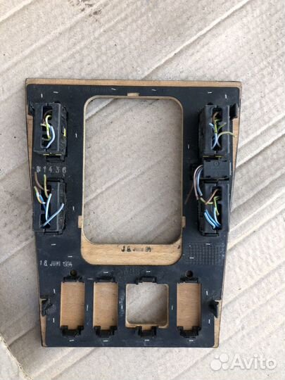 Блок кнопок аварийка на мерседес Е210