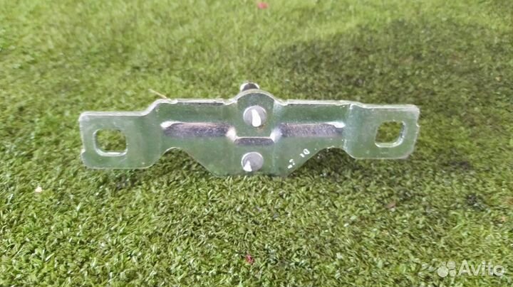 Петля замка двери задняя Audi A1 caxa 2011