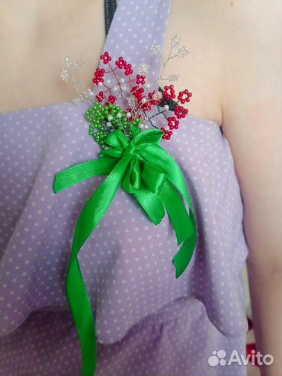 Брошь ручной работы из бисера