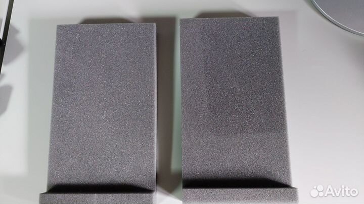 Подставки под студийные мониторы