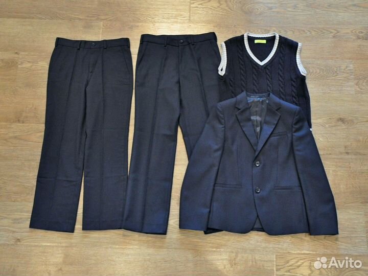 Брюки, пиджак, жилет и рубашки на 134 в школу
