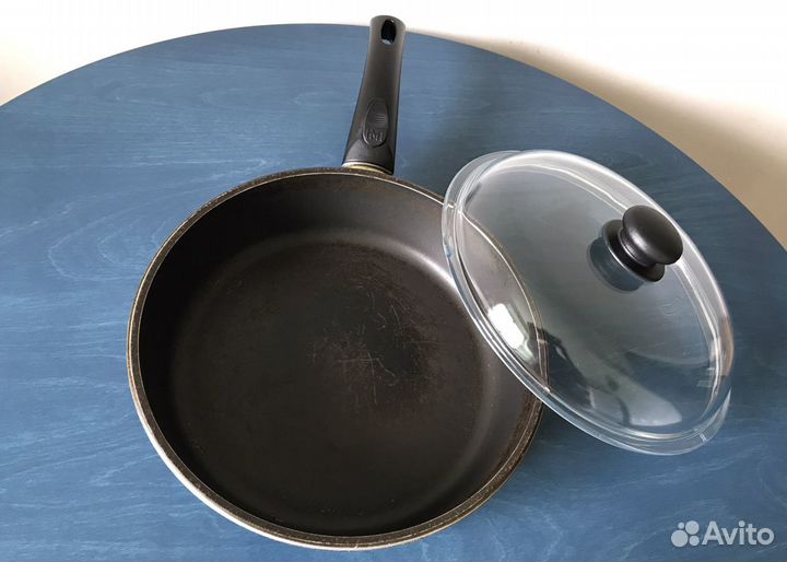 Большая глубокая сковорода, крышка, съёмная ручка