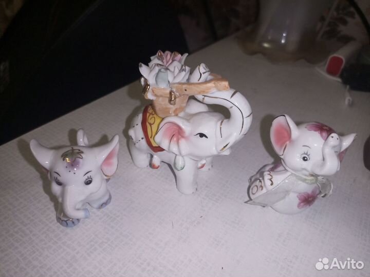 Слоны из фарфора