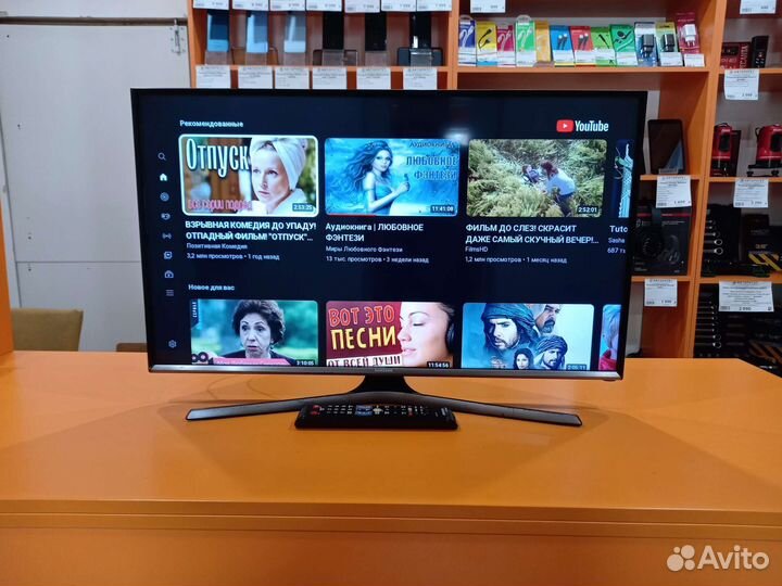 1) Телевизор Samsung (UE32J5500AU), Smart-TV