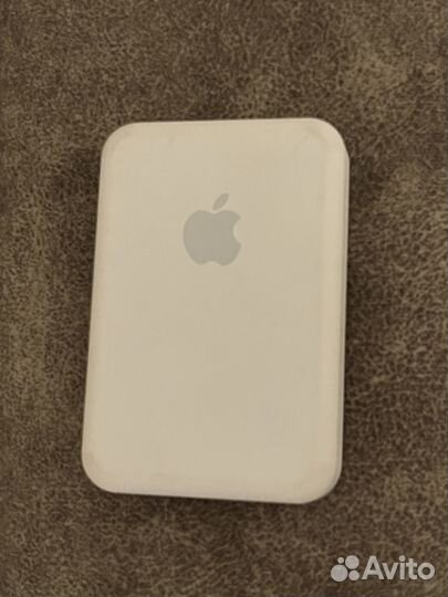 Повербанк apple