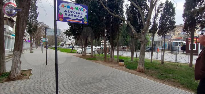 Торговое помещение в густонаселенном районе, до 30