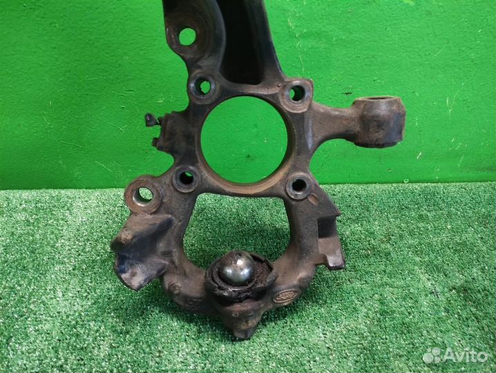 Кулак передний левый Land Rover Discovery 4 2010