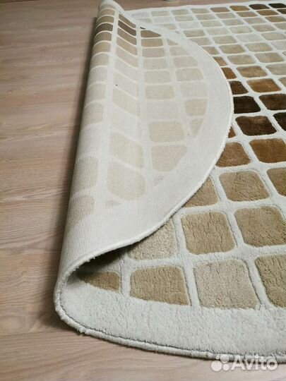 Ковер шерстяной 2 на 3 б/у (овал)