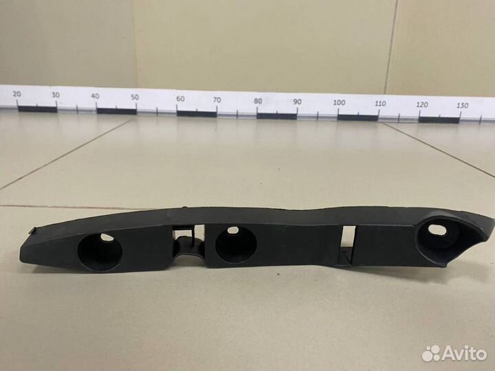 Направляющая переднего бампера правая Ford Focus 2