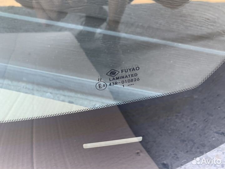 Стекло ветровое Nissan Patrol /Infiniti QX56/80