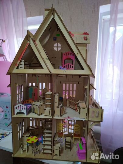 Большой кукольный домик деревянный с мебелью