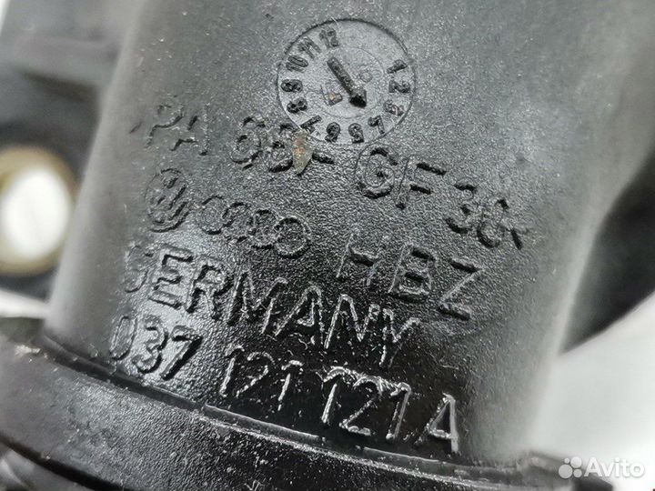 Корпус термостата для Volkswagen Golf 3 037121121A